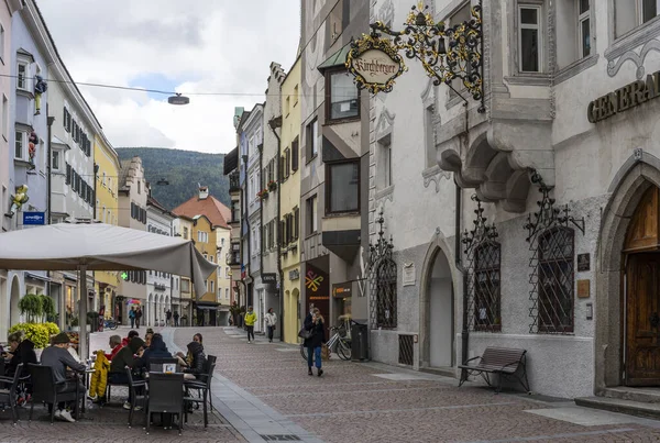 Brunico Italia Ottobre 2020 Città Brunico Con Terrazza Negozi Autunno — Foto Stock