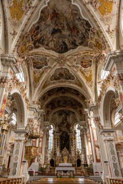 Brixen, İtalya - 9 Ekim 2020: Stiftskirche Unserer Lieben Frau 'nun Abbazia di Novacella, Kloster Neustift in the Dolomites, İtalya.