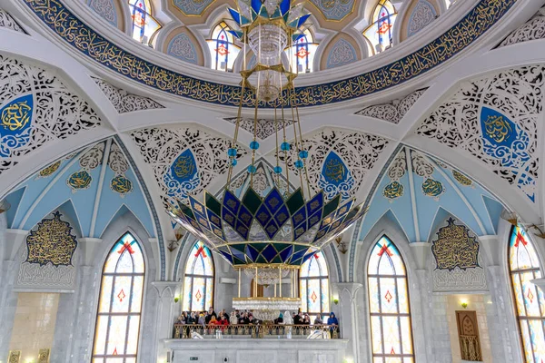 Kazan Rússia Setembro 2019 Interior Mesquita Kul Sharif Branca Azul — Fotografia de Stock