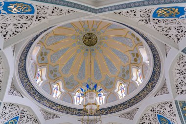 Kazan, Rusya - 21 Eylül 2019: Beyaz ve mavi Kul Şerif Camii renkli bir camiye sahip, Tartastan, Rusya.