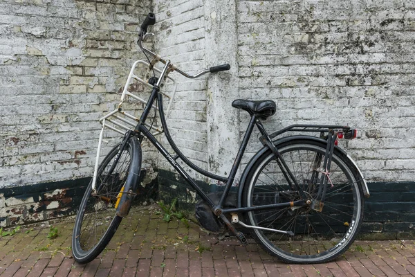 Altes Fahrrad — Stockfoto