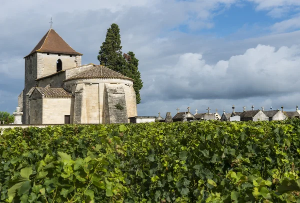 Kyrkan, gravar och Vinyard Francs och Tayac — Stockfoto