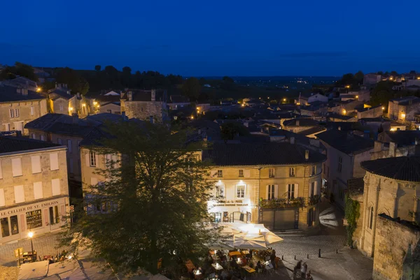 Vista sobre Centre Houses Saint-Emilion por la noche — Foto de Stock