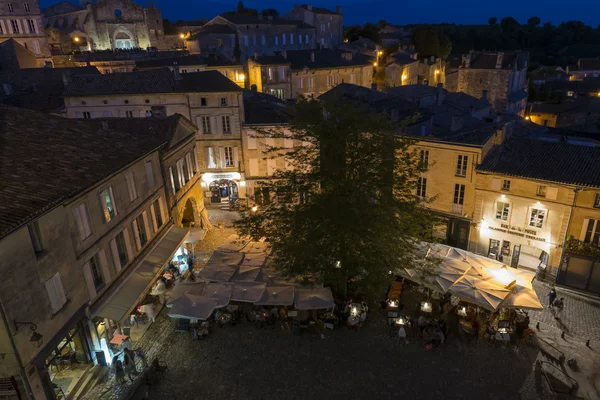 Vista del Mercado Central Saint-Emilion por la noche — Foto de Stock