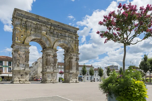 Arco de Saintes Francia con Flores Imagen De Stock