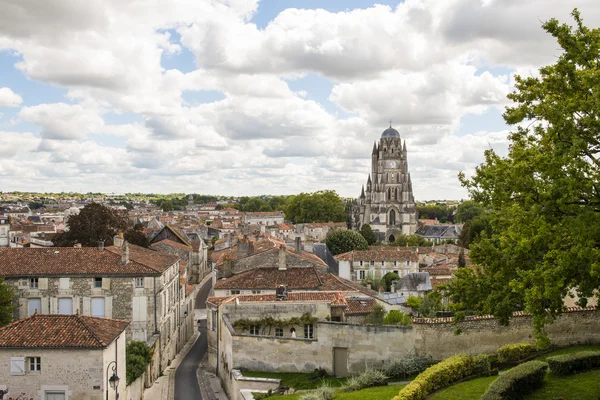 Saintes şehir Kilisesi ile