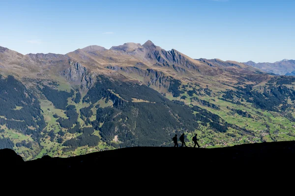 İsviçre Eiger yakınındaki yürüyüşçü — Stok fotoğraf