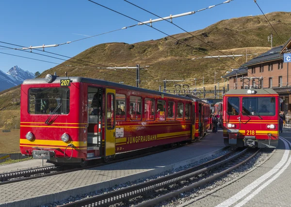 Treni rossi di Jungfraubahn — Foto Stock