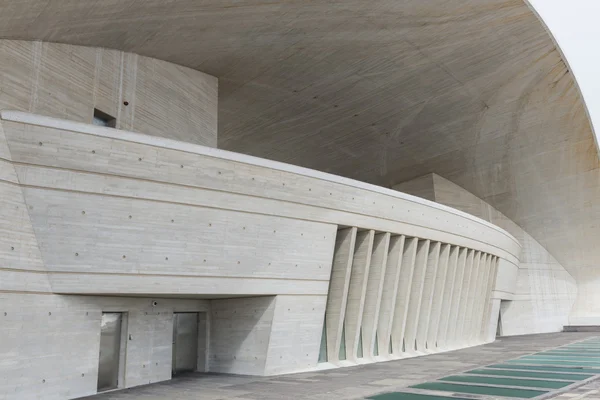 Auf der Rückseite des Konzerthauses calatrava — Stockfoto