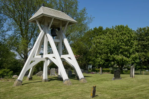 Glocken, Klokkenstoel in Spiegeln in Friesland — Stockfoto