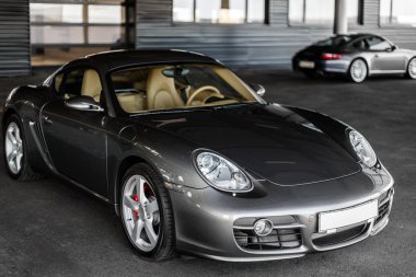 Kiev, Ukrayna - 4 Nisan 2014: Photoshoot in Porsche Cayman otomotiv Merkezi 