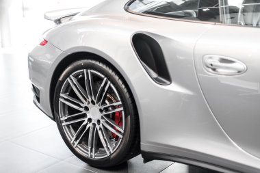 Kiev, Ukrayna - 4 Nisan 2014: Photoshoot, Porsche 911 otomotiv Merkezi 