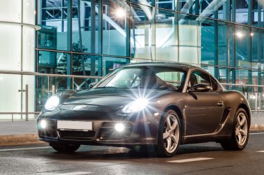 Kiev, Ukrayna - 4 Nisan 2014: Gece photoshoot Porsche Cayman Boryspil yakınındaki