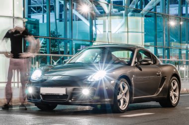 Kiev, Ukrayna - 4 Nisan 2014: Gece photoshoot Porsche Cayman Boryspil yakınındaki