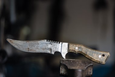 Arka plan bulanık acımasız bıçak