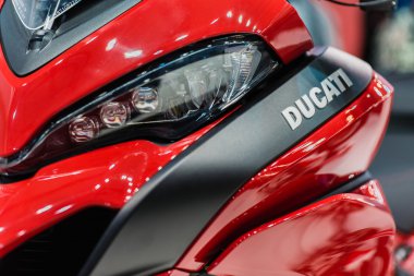 Kiev, Ukrayna - 12 Mart 2016: Photoshoot, Ducati Multistrada 1200 S bir motosiklet showroom
