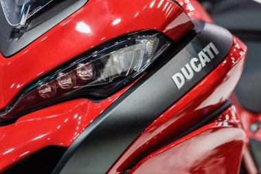 Kiev, Ukrayna - 12 Mart 2016: Photoshoot, Ducati Multistrada 1200 S bir motosiklet showroom