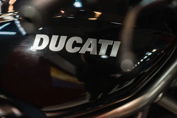 Киев, Украина - 12 марта 2016 года: логотип Ducati Motorcycle — стоковое фото