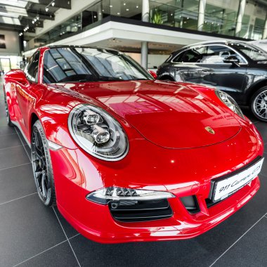 Kiev, Ukrayna - 7 Ağustos 2016: Photoshoot kırmızı Porsche 911 