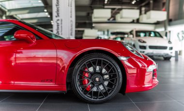 Kiev, Ukrayna - 7 Ağustos 2016: Photoshoot kırmızı Porsche 911 