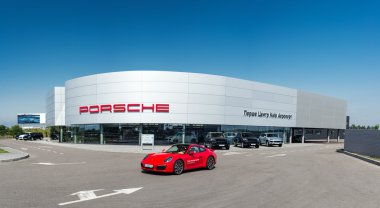 Kiev, Ukrayna - 7 Ağustos 2016: Photoshoot kırmızı Porsche 911 