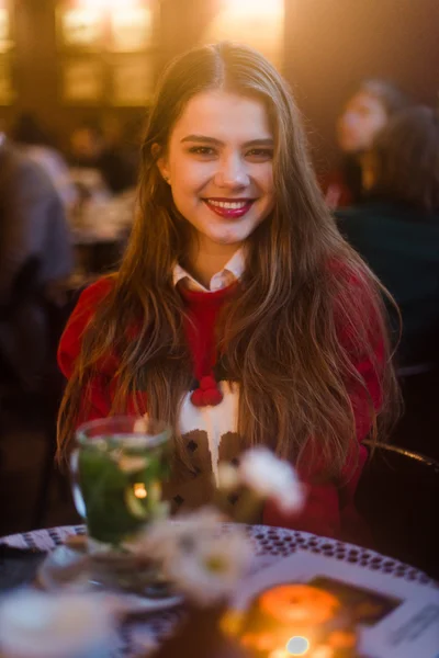 Retrato de una hermosa chica — Foto de Stock