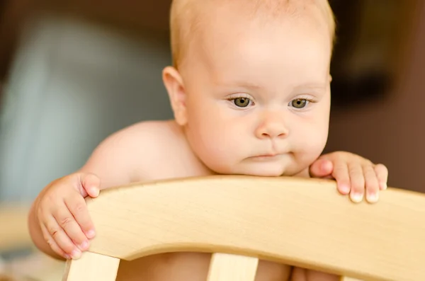 Niño en la cama — Foto de Stock