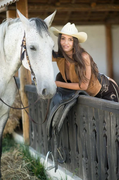 Bella Donna Bruna Con Capelli Lunghi Cavallo Ritratto Ragazza Con — Foto Stock