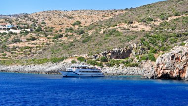 Zakynthos Ionian Sea Island'da. Azure sahil Yunanistan. Deniz sahilinden görünümü.
