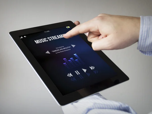 Música streaming en la tableta — Foto de Stock