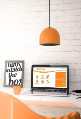 Masaüstü e-öğrenme web sitesi gösterilen dizüstü bilgisayar ile