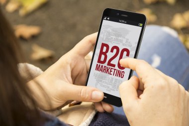 b2c pazarlama telefon kadınla
