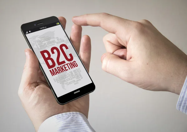 Smartphone à écran tactile avec marketing b2c à l'écran — Photo