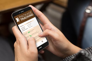 sokak kız smartphone ile Gönderi izleme