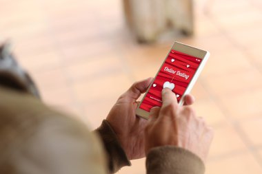 adam akıllı telefon ekran dokunaklı
