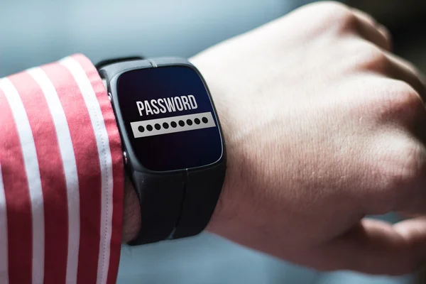 Signe de mot de passe sur smartwatch — Photo