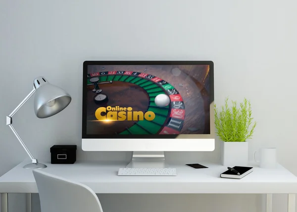 Moderno espacio de trabajo limpio con casino en pantalla — Foto de Stock