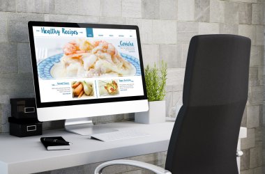 bilgisayar ekranında sağlıklı yemek tarifleri