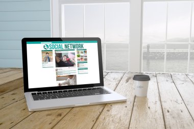 sosyal medya profil sayfası ekran ile dizüstü bilgisayar