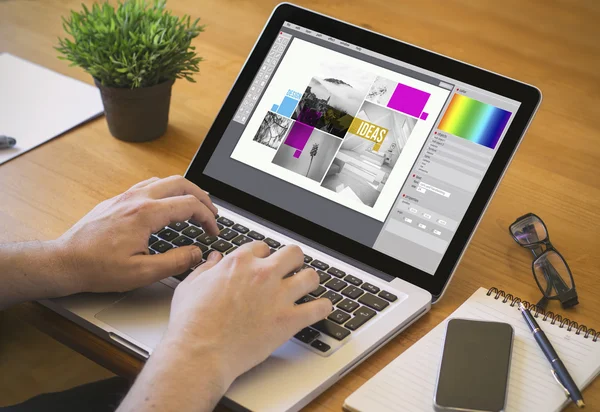 Designer working on laptop — Stock Photo, Image