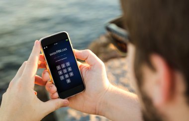 Adam Smartphone'da PIN kodunu girme