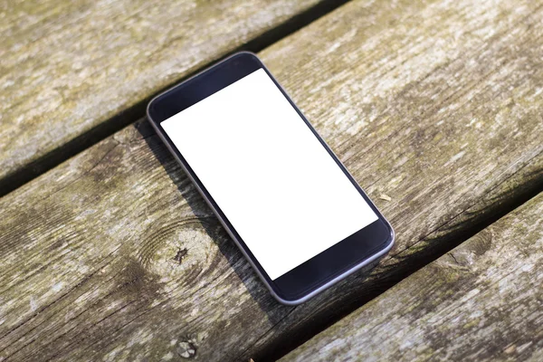 Smartphone su tavolo in legno — Foto Stock