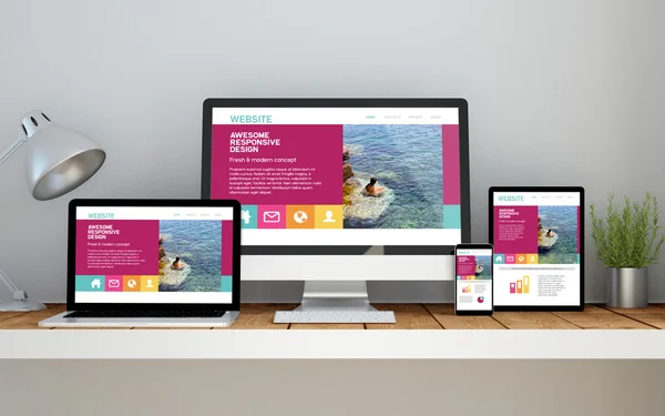 Desktop workspace with responsive website on screens — Stock Photo, Image