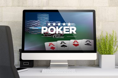 Poker ekranda oyun gösteren bilgisayar