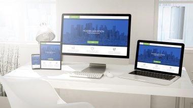Masaüstü aygıtları bilgisayar, tablet, dizüstü bilgisayar ve telefon 