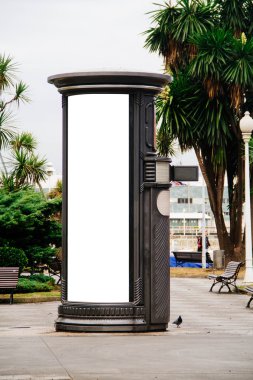 ayağı olarak şehrin üzerinde billboard