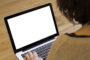 Bilgisayar Kullanan Kadın