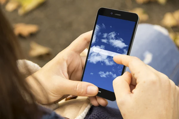 Woman with online search application — Stock Photo, Image