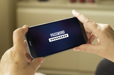 Cep telefonu kullanan kadın