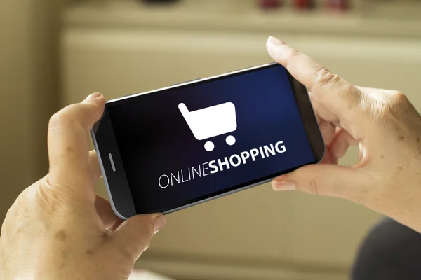 Smartphone com compras on-line na tela — Fotografia de Stock